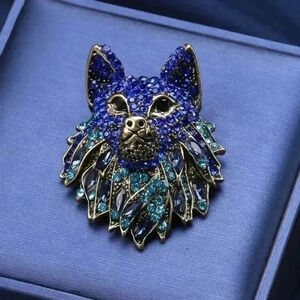 Wolf Hot Cloth Dress Hat Brooch